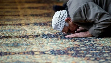 What Does It Mean to Pray in a Dream in Islam?